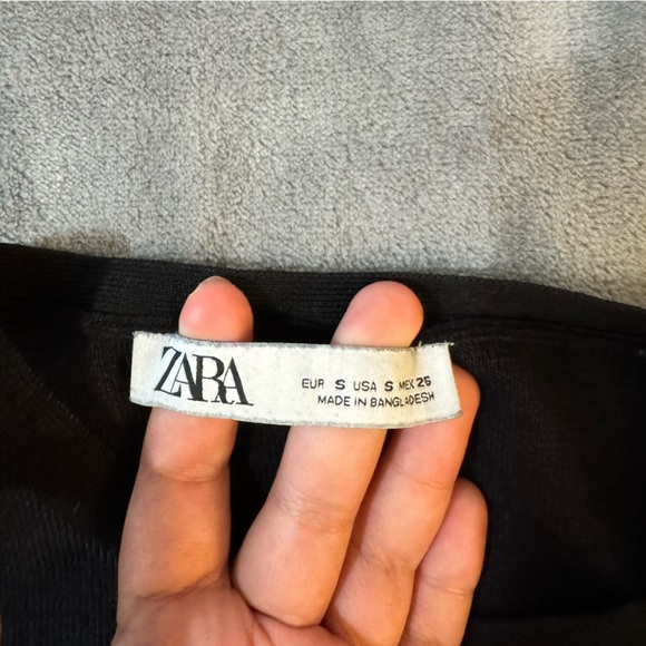 Zara Black Sleeveless Crop Top

#1258 - Picture 5 of 6